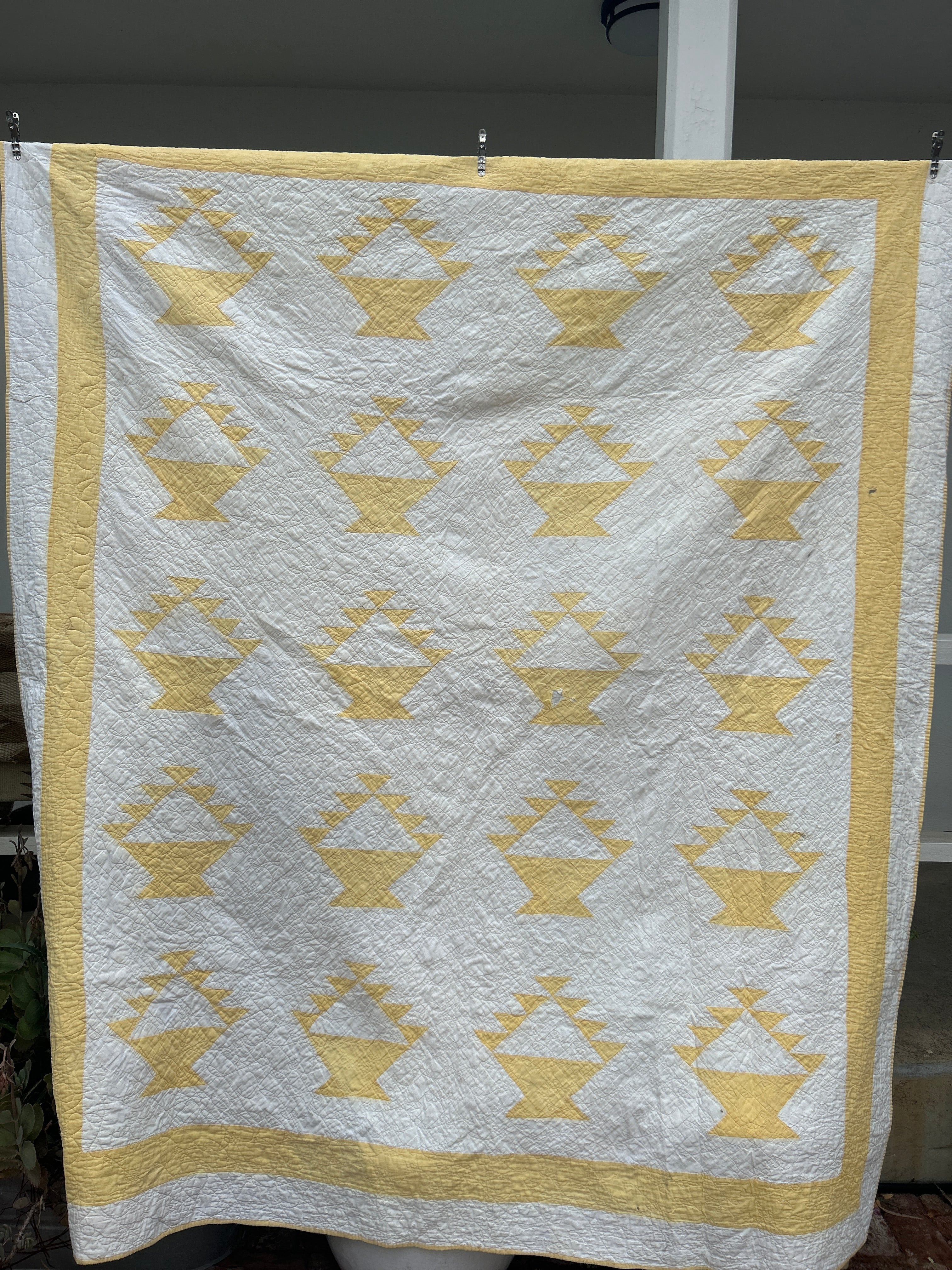 Vintage Yellow Basket Quilt