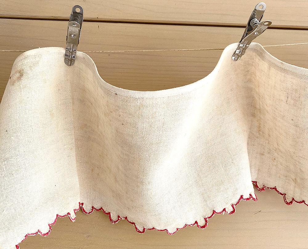Antique Shelf Liner / Stitched Scallop Edge
