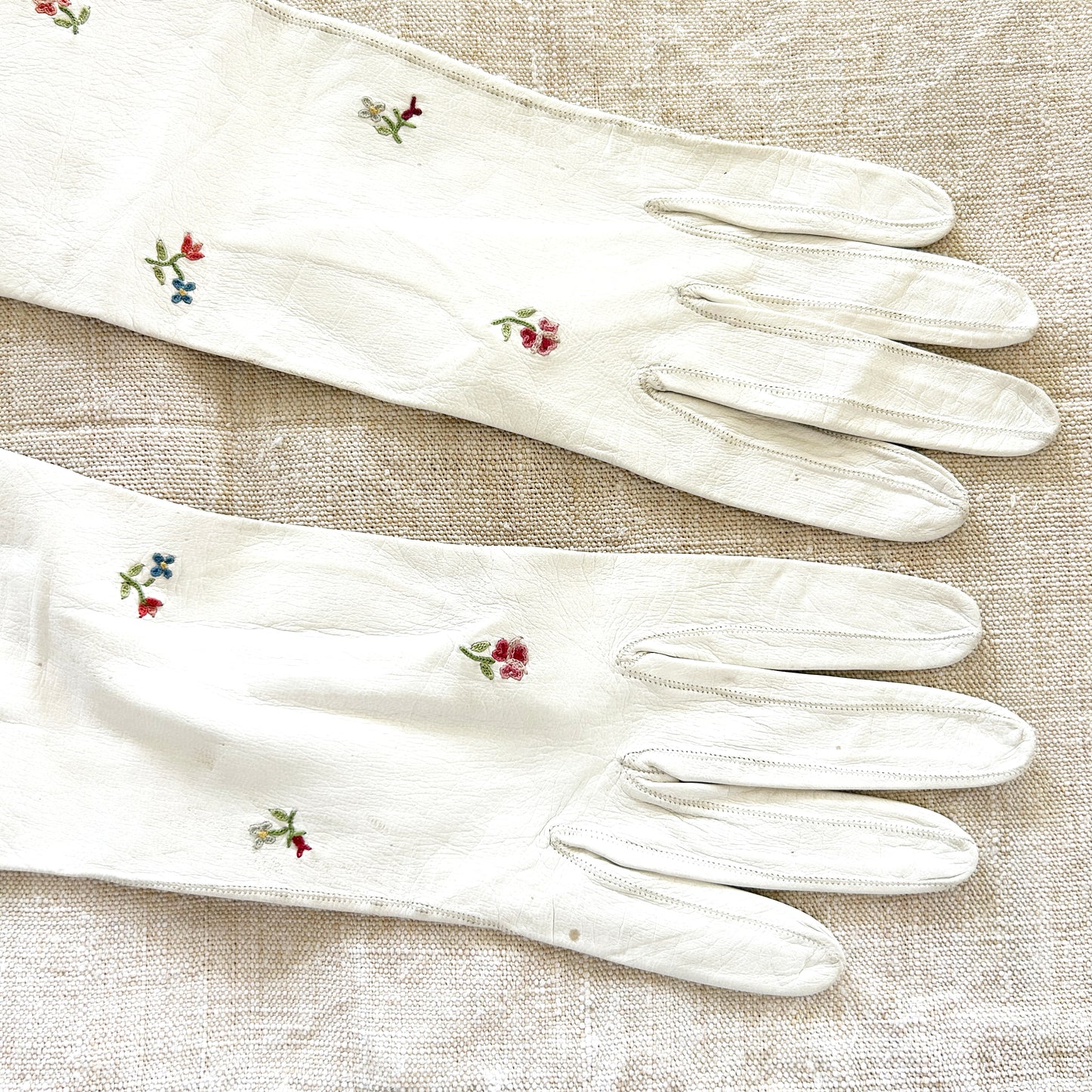 Vintage White Leather Gloves