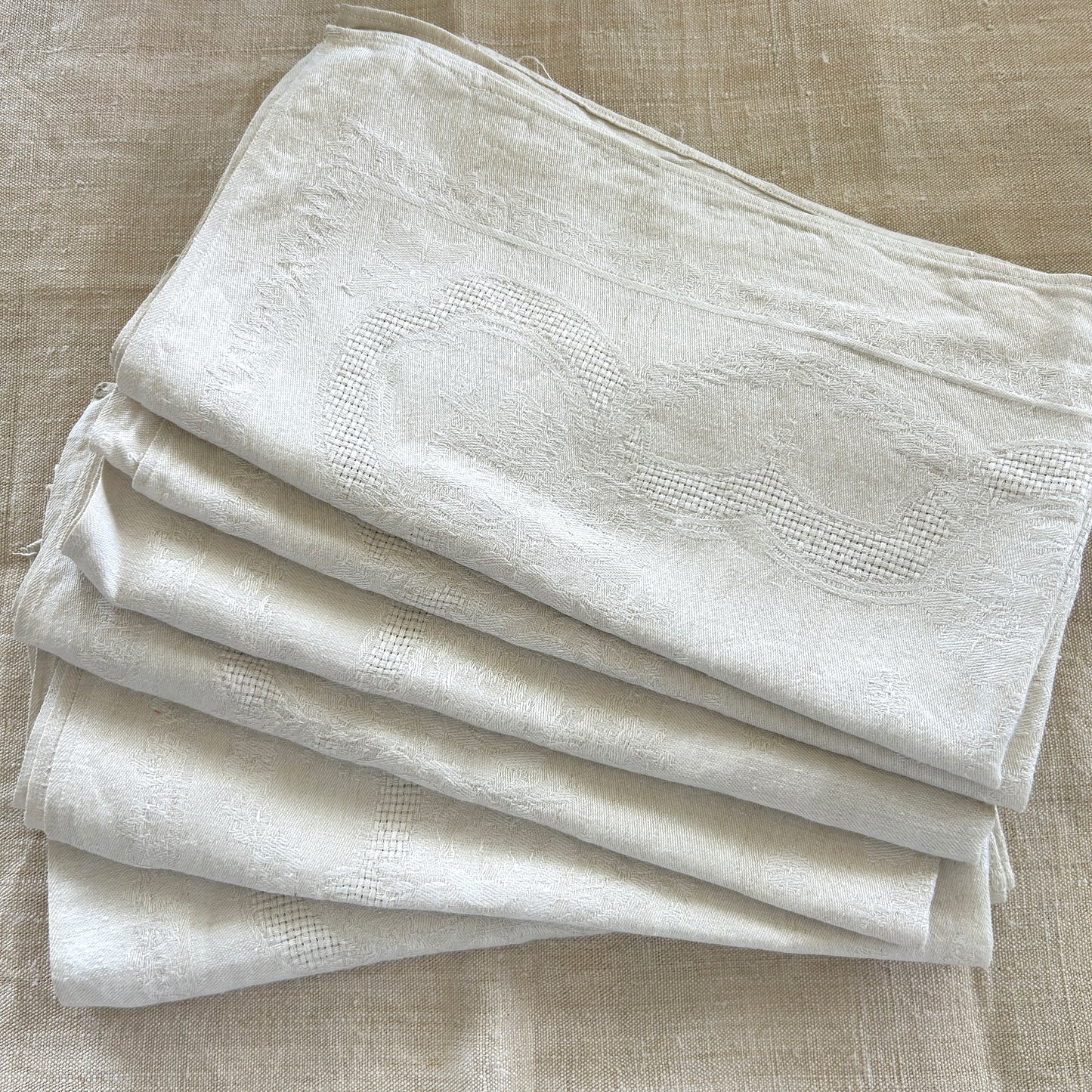 Antiique Grand Serviettes / Set of 6